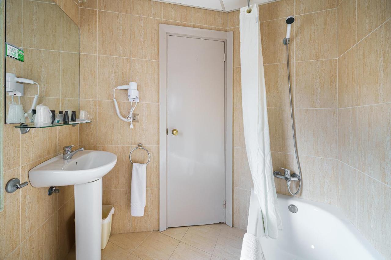 Hotel Regio Torrelavega Luaran gambar